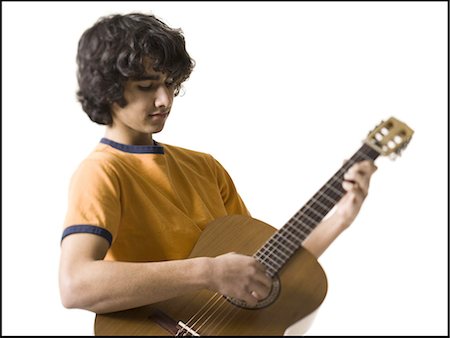 Boy playing the guitar Foto de stock - Sin royalties Premium, Código: 640-03263392