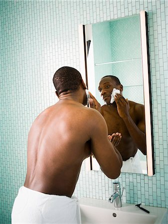espuma de afeitar - Male grooming himself Foto de stock - Sin royalties Premium, Código: 640-03263861