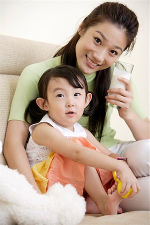 family lemons - Mother sitting with daughter and holding a glass of milk Stock Photo - Premium Royalty-Free, Code: 642-01734243