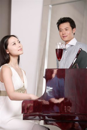 piano à queue - Homme cherche femme, jouer du piano Photographie de stock - Premium Libres de Droits, Code: 642-01734451