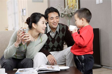 simsearch:642-01735522,k - Father and Mother talking with son at home Foto de stock - Sin royalties Premium, Código: 642-01735331