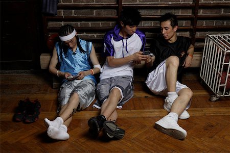 simsearch:642-01735997,k - Basketball players holding mobile phones Stock Photo - Premium Royalty-Free, Code: 642-01736028