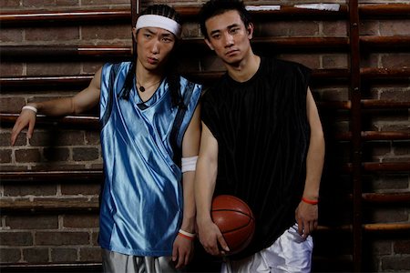 Two young basketball players Foto de stock - Sin royalties Premium, Código: 642-01736036