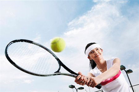 Jeune femme jouant au tennis Photographie de stock - Premium Libres de Droits, Code: 642-01733109