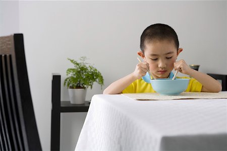 simsearch:642-01734328,k - Boy eating food with chopsticks Stock Photo - Premium Royalty-Free, Code: 642-01733300