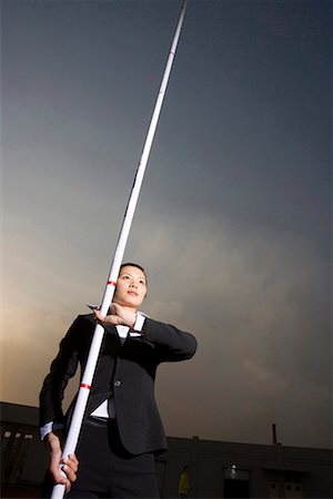salto em distância - a woman in business suit with a pole in her hand Foto de stock - Royalty Free Premium, Número: 642-02005327