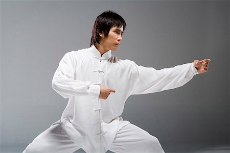 simsearch:642-02006429,k - a man practicing Chinese Kungfu Foto de stock - Sin royalties Premium, Código: 642-02006348
