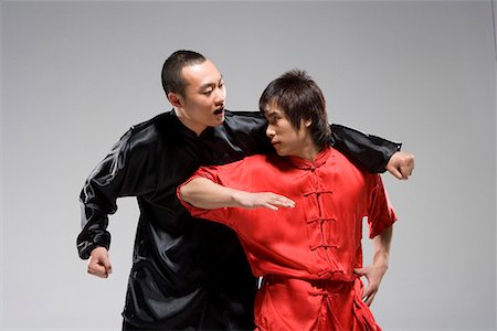 simsearch:642-02006566,k - deux hommes pratiquant de kung fu chinois Photographie de stock - Premium Libres de Droits, Code: 642-02006380