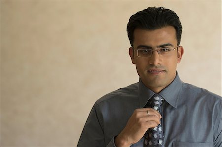 simsearch:655-08357168,k - India, Portrait of young businessman adjusting his tie Stockbilder - Premium RF Lizenzfrei, Bildnummer: 655-08356980