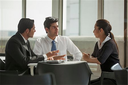 simsearch:655-08357168,k - India, Three colleagues having discussion in office Stockbilder - Premium RF Lizenzfrei, Bildnummer: 655-08357160