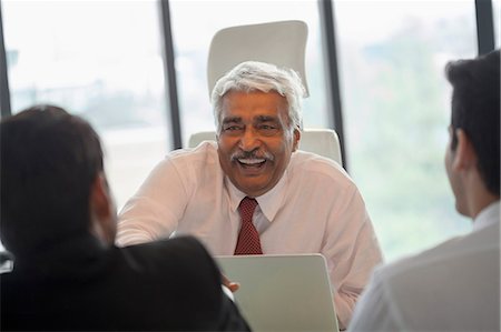 India, Senior businessman shaking hand of colleague across desk Stockbilder - Premium RF Lizenzfrei, Bildnummer: 655-08357162