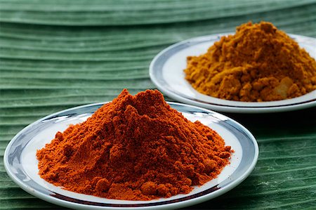 Still life of curry and masala powder on a banana leaf Foto de stock - Sin royalties Premium, Código: 655-01781546