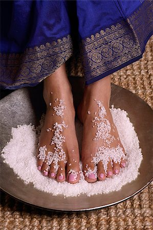 singapore traditional clothes - Indian woman with feet in salt scrub Stock Photo - Premium Royalty-Free, Code: 655-02375899