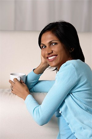 simsearch:655-02883054,k - woman relaxing with a mug Foto de stock - Royalty Free Premium, Número: 655-02702972