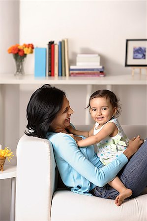 woman sitting with baby Foto de stock - Sin royalties Premium, Código: 655-02703013