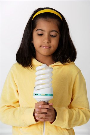 simsearch:655-02883054,k - Girl holding light bulb Foto de stock - Royalty Free Premium, Número: 655-02883006