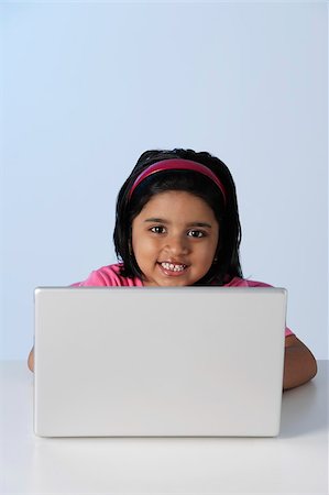 simsearch:655-02883054,k - Little girl at laptop computer Foto de stock - Royalty Free Premium, Número: 655-02883022