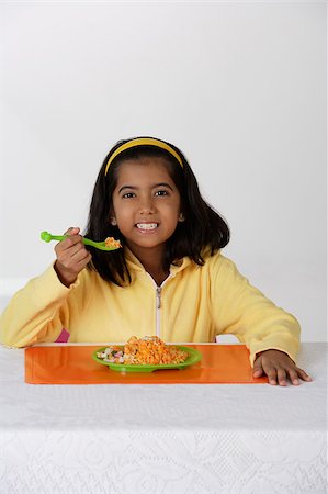 simsearch:655-02883054,k - Girl eating briyani rice Foto de stock - Royalty Free Premium, Número: 655-02883033