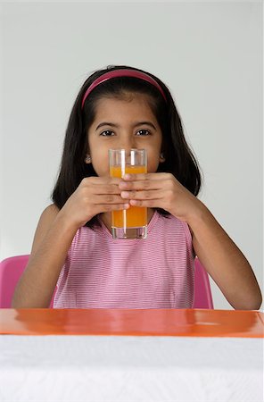 simsearch:655-02883054,k - Girl with glass of juice Foto de stock - Royalty Free Premium, Número: 655-02883059