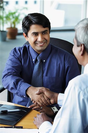 Businessmen shaking hands Foto de stock - Sin royalties Premium, Código: 655-03457986