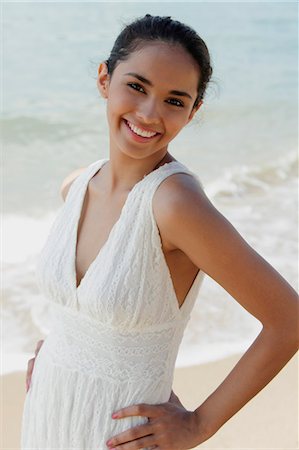 simsearch:655-03519580,k - smiling woman wearing white at the beach Stock Photo - Premium Royalty-Free, Code: 655-03519721