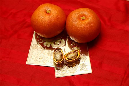 Gold Hong Bao, packets and 2 oranges Stock Photo - Premium Royalty-Free, Code: 656-04926457