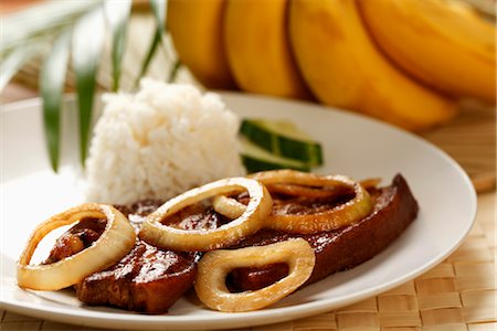 Schweinesteak mit Reis (Bistik Tagalog). Traditionelle Filipino Teller Stockbilder - Premium RF Lizenzfrei, Bildnummer: 656-04926535