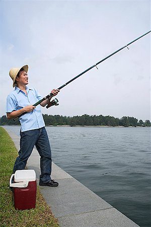 simsearch:622-02913468,k - Man fishing with fishing pole Foto de stock - Sin royalties Premium, Código: 656-01765190