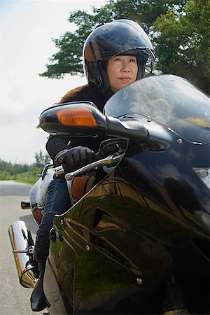 simsearch:656-01765889,k - Mature woman riding motorcycle, wearing helmet Foto de stock - Sin royalties Premium, Código: 656-01765348