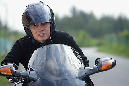 simsearch:656-01765889,k - Man wearing helmet and riding motorcycle Foto de stock - Sin royalties Premium, Código: 656-01765475