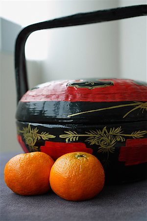 simsearch:656-02660265,k - Chinese wedding basket with Mandarin Oranges Foto de stock - Sin royalties Premium, Código: 656-01765483