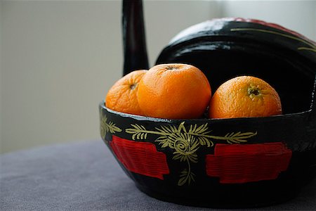 simsearch:656-02660265,k - Basket of Chinese Mandarin Oranges Foto de stock - Sin royalties Premium, Código: 656-01765520