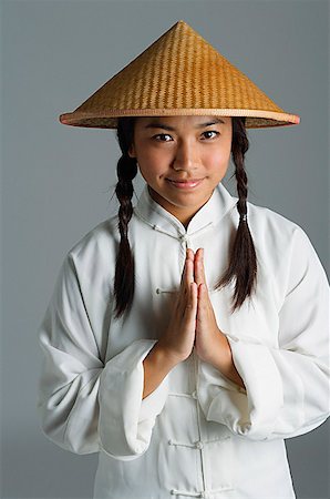 Young woman in traditional Chinese dress looking at camera Foto de stock - Sin royalties Premium, Código: 656-01766702