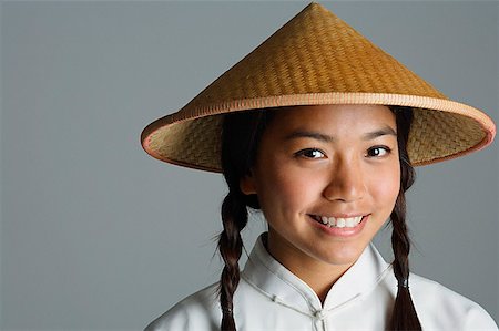 Young woman in traditional Chinese dress smiling at camera Foto de stock - Sin royalties Premium, Código: 656-01766970