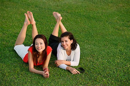 simsearch:656-01765624,k - Two women relaxing in the park, looking at camera Stock Photo - Premium Royalty-Free, Code: 656-01767057