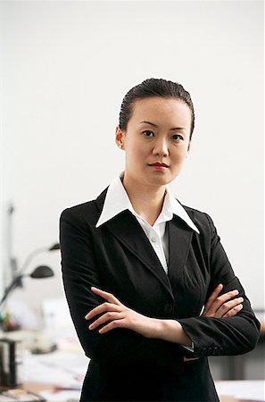 singapore women 30s - Businesswoman standing with arms crossed, portrait Stock Photo - Premium Royalty-Free, Code: 656-01767672