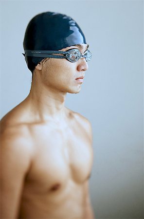 simsearch:656-01767934,k - Man in swimming cap and goggles, looking away Foto de stock - Sin royalties Premium, Código: 656-01767964