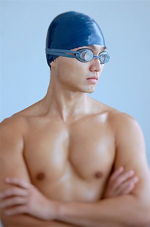 simsearch:656-01767955,k - Man wearing swimming cap and goggles, arms crossed Foto de stock - Sin royalties Premium, Código: 656-01767960