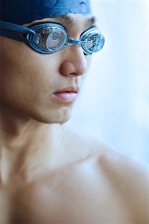 simsearch:656-01767934,k - Man in swimming cap and goggles, looking away, portrait Foto de stock - Sin royalties Premium, Código: 656-01767999