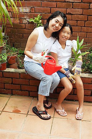 simsearch:656-01768177,k - Mother and daughter, sitting, looking at camera Stock Photo - Premium Royalty-Free, Code: 656-01768173