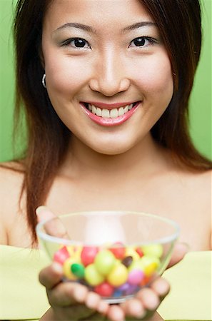 simsearch:656-01771940,k - Woman holding a bowl of candy Foto de stock - Sin royalties Premium, Código: 656-01769416