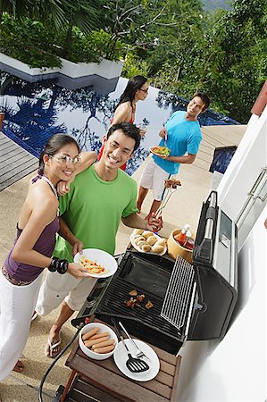 simsearch:6109-06781770,k - Couples à barbecue party Photographie de stock - Premium Libres de Droits, Code: 656-01770179