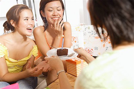 simsearch:656-01765786,k - Young women at home, celebrating birthday Stock Photo - Premium Royalty-Free, Code: 656-01770296