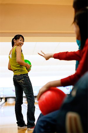 simsearch:656-01770941,k - Three women at a bowling alley, one woman with bowling ball, looking over shoulder Foto de stock - Sin royalties Premium, Código: 656-01770737