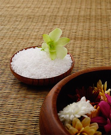 simsearch:656-01772085,k - Still life of flower on bowl of rice Stock Photo - Premium Royalty-Free, Code: 656-01771778