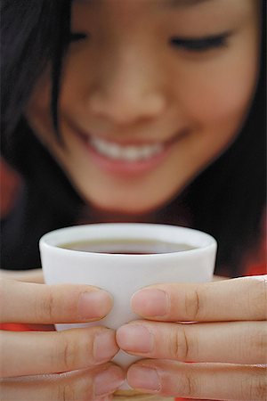 Woman holding teacup Foto de stock - Sin royalties Premium, Código: 656-01771946