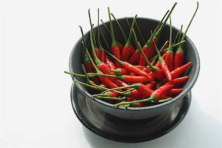 simsearch:656-01771172,k - Still life of chilies in bowl Fotografie stock - Premium Royalty-Free, Codice: 656-01772059