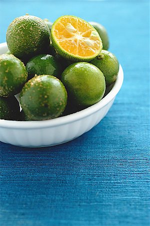 simsearch:656-01772085,k - Still life with bowl of limes Stock Photo - Premium Royalty-Free, Code: 656-01772084