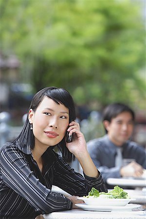 simsearch:656-01773928,k - Businesswoman using mobile phone at outdoor cafe Foto de stock - Royalty Free Premium, Número: 656-01772137