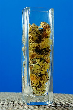 Glass containers with dried tea leaves Stock Photo - Premium Royalty-Free, Code: 656-01772615